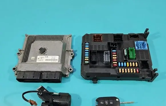 Peugeot 2008 I Engine control unit/module ECU 9818160080 IMPRK1601873