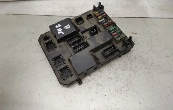 Peugeot 307 Fuse module 9651197580OR 9651196880OR