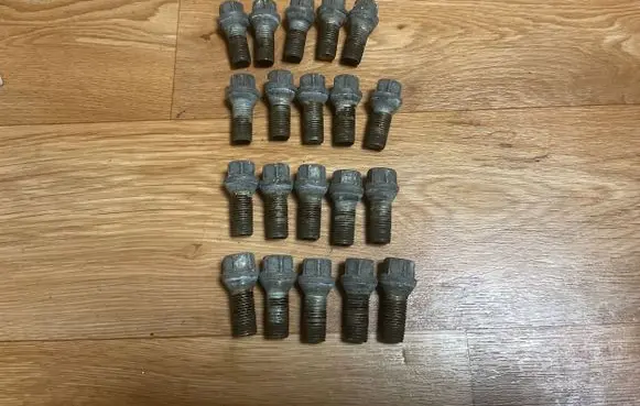 Volvo V70 Nuts/bolts 