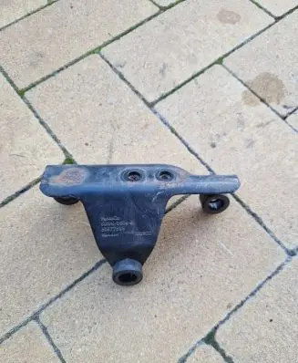 Volvo XC60 Intercooler pipe mounting bracket 6G9N0606B 30677566