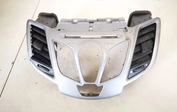 Ford Fiesta Dash center air vent grill 8a6118a802agw 8a61-18a802-agw