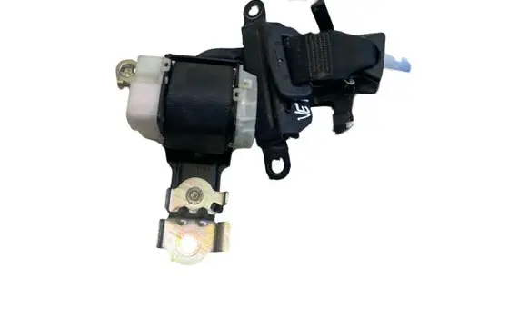 Toyota Corolla Verso AR10 Middle seatbelt (rear) 7D6680 215209 H073818