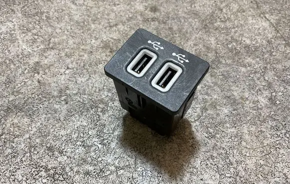 Ford Focus USB socket connector HC3T14F014DB BA1WF 07221150838