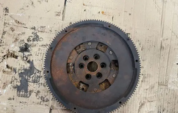 Volkswagen PASSAT B6 Flywheel 03L105266J