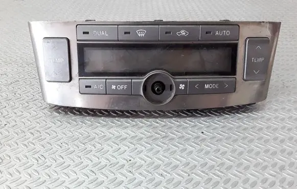 Toyota Avensis T220 Climate control unit 5590005170