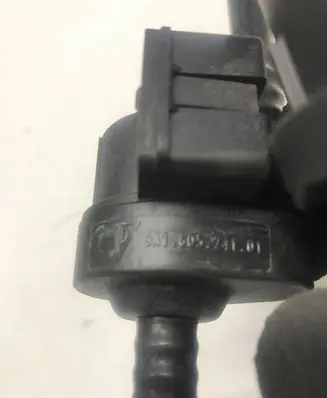 Porsche 911 991 Fuel pressure regulator 9A160524101