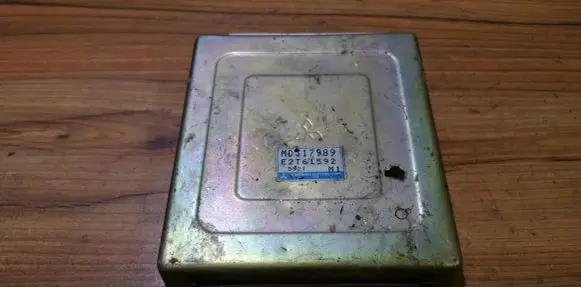Mitsubishi Space Runner Engine control unit/module md317989 e2t61592