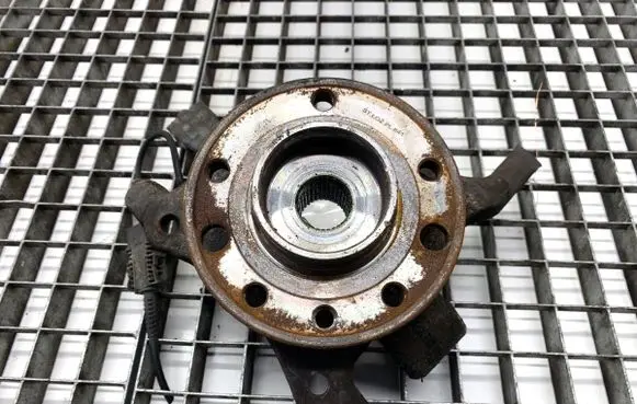 Opel Zafira B Front wheel hub spindle knuckle 