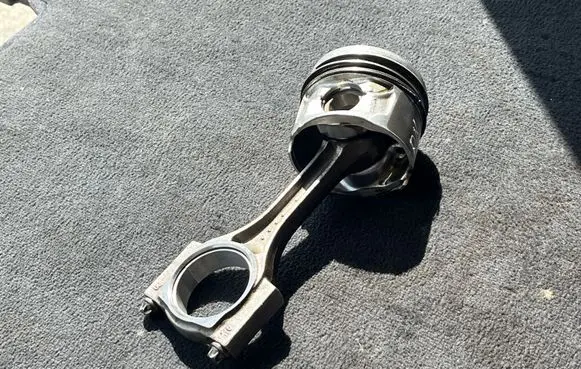 BMW 5 F10 F11 Piston with connecting rod N524A B47D20A