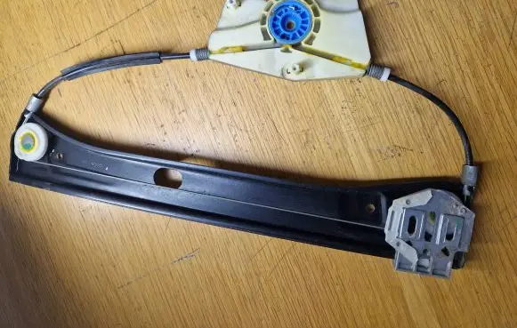 Mercedes-Benz S W221 Front door electric window regulator 994630
