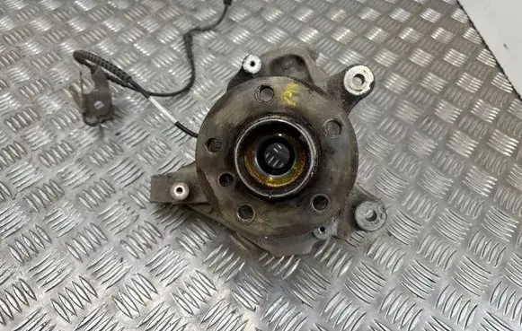 BMW 2 F45 Front wheel hub 6876646