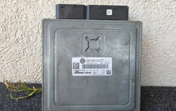 Volkswagen PASSAT B6 Engine control unit/module 03G906018DT