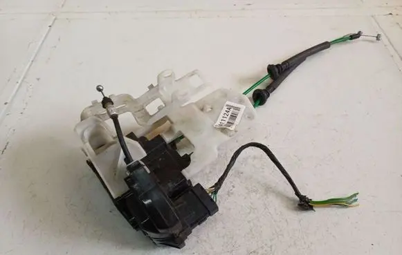 Hyundai i30 Front door lock 