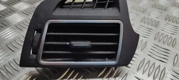 Toyota Verso Dashboard side air vent grill/cover trim 556500F030