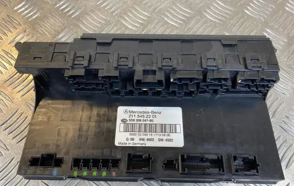 Mercedes-Benz E W211 Fuse module 2115452201 5DK00804760