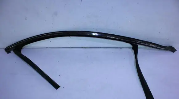 Alfa Romeo Giulietta Front door glass trim molding