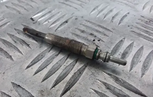 Renault Scenic II - Grand scenic II Glow plug 0100226504 0200464077