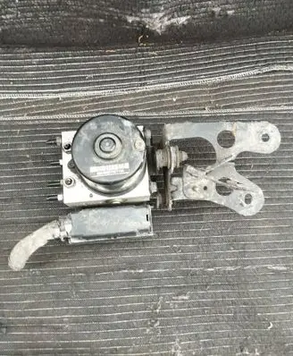 Volkswagen Golf V ABS Pump 1K0614517H 1K0907379K