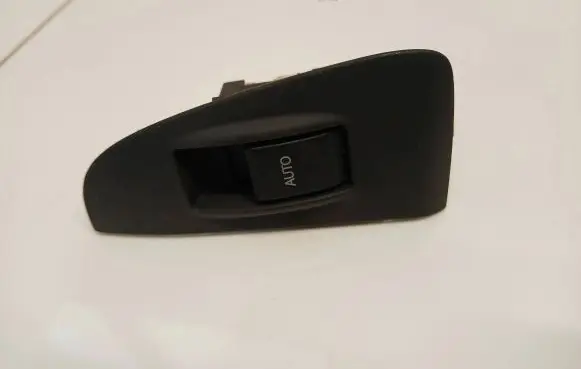 Toyota Avensis T250 Electric window control switch 7427205020