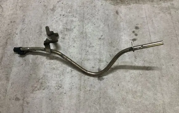 Nissan Note (E11) Oil level dip stick