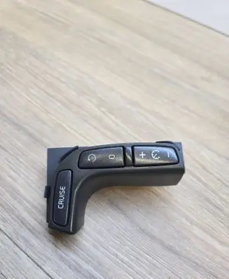Volvo V70 Steering wheel buttons/switches 8691650
