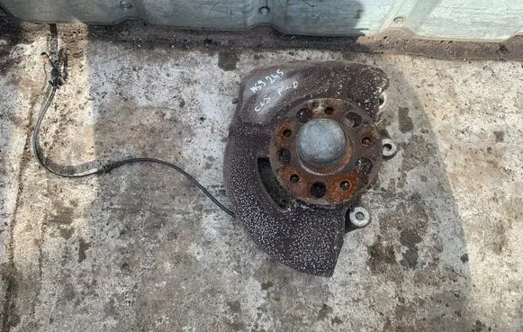 Mercedes-Benz CLS C218 X218 Front wheel hub