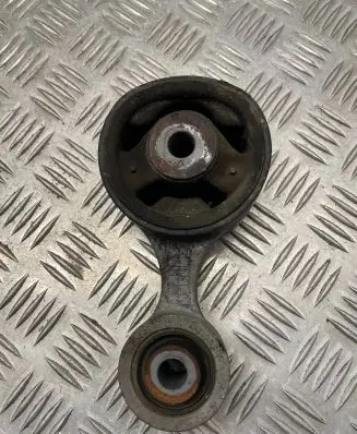 Honda CR-V Engine mount bracket