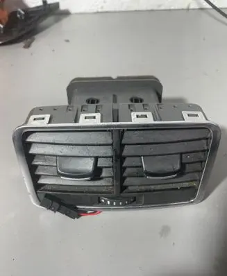 Audi A6 S6 C6 4F Rear air vent grill 4F0819203B