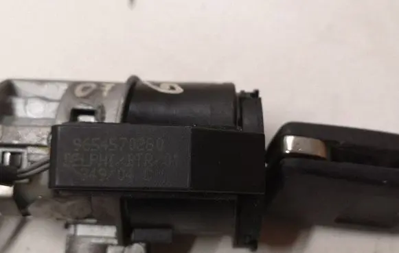 Peugeot 607 Ignition lock 9654570280