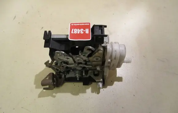 Audi A4 S4 B5 8D Front door lock 8D1837016F