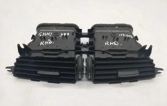 Mercedes-Benz C W204 Dashboard air vent grill cover trim A2048306054