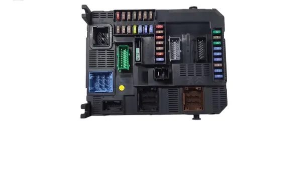 Peugeot 208 Fuse module 9678355880 20120908