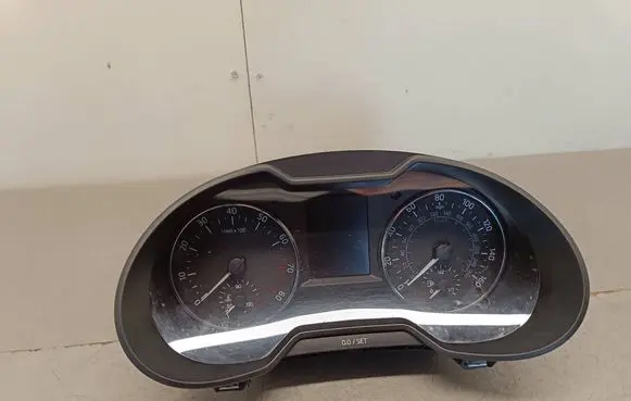 Speedometer (instrument cluster)