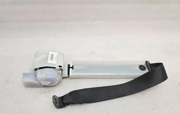 Mercedes-Benz GL X166 Middle seatbelt (rear) A16686006859