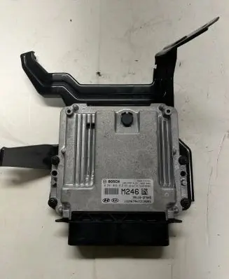KIA Sorento Engine control unit/module 391102FMM5 EDC17C57 0281034612