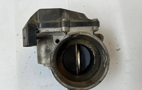 Volkswagen Golf Plus Throttle valve 03G128063M A2C53324665
