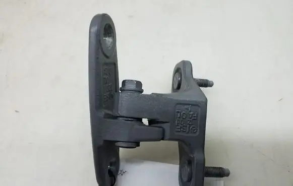 Mercedes-Benz E W212 Front door upper hinge A2047201537