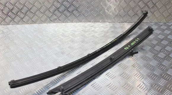 Lexus LS 400 Front door windshield rail 