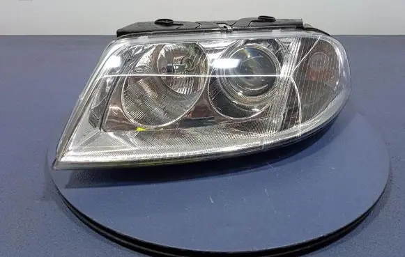 Volkswagen PASSAT B5.5 Headlight/headlamp 3411109L
