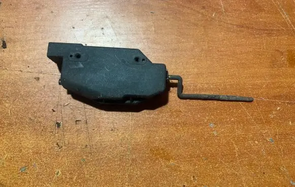 Opel Astra F Central locking motor 90414159