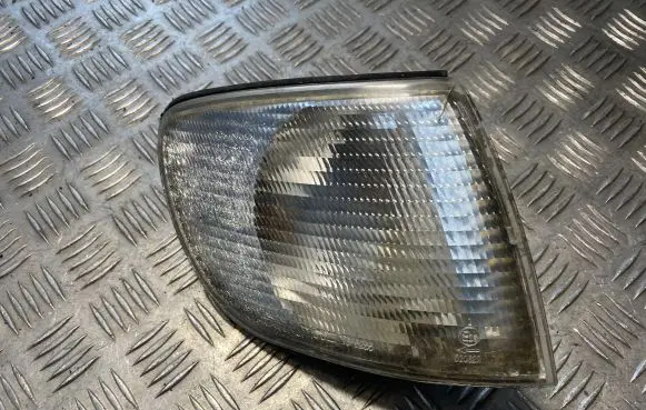 Audi A6 S6 C4 4A Front indicator light 185265B