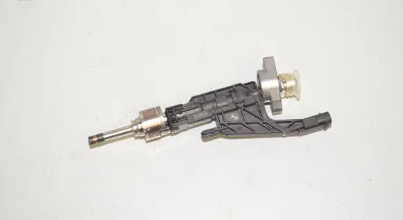 BMW X1 U11 Fuel injector 8744746 13538744746
