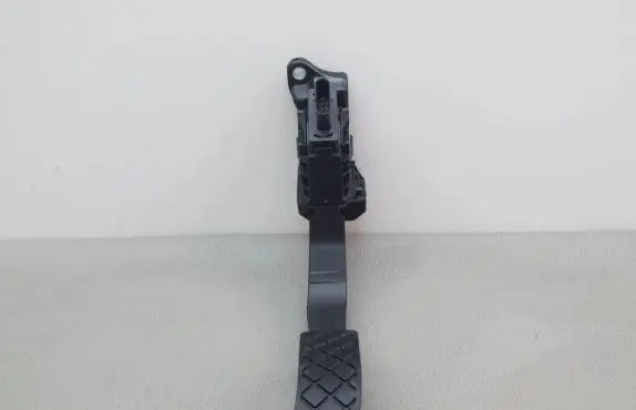 Audi A4 S4 B9 8W Accelerator throttle pedal 8W1723523A