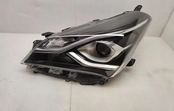 Toyota Yaris Headlight/headlamp