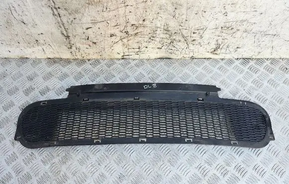 Mini One - Cooper Cabrio R52 Front bumper lower grill 7068396 51117068396