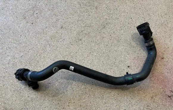 BMW i4 Engine coolant pipe/hose 8477900