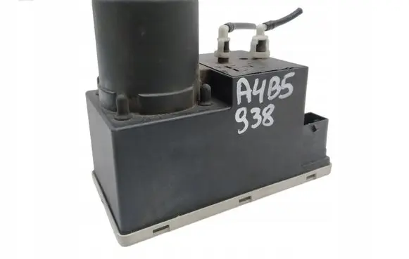 Audi A4 S4 B5 8D Central locking vacuum pump 8L0862257E