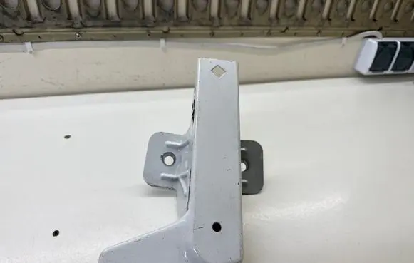 Renault Trafic II (X83) Fender mounting bracket 8200523290