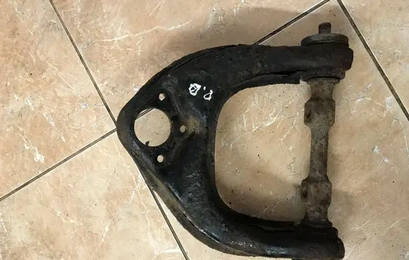 Mitsubishi Pajero Front upper control arm/wishbone 