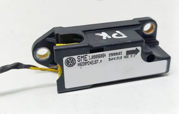 Volkswagen PASSAT B5 Airbag deployment crash/impact sensor 1J0909606N